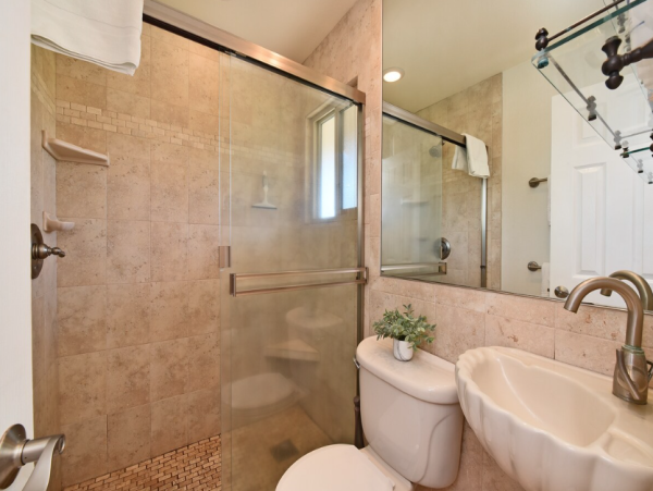 Luxury Oceanfront Condo in West Maui - Stunning Views & Amenities